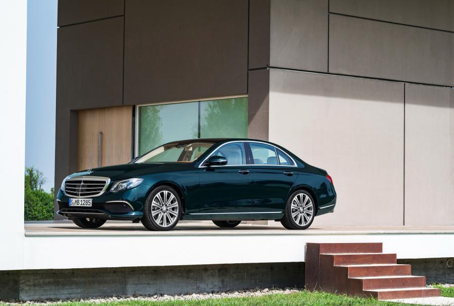 Mercedes-Benz E350e Exclusive Line 2016 года  (фото 17 из 21)